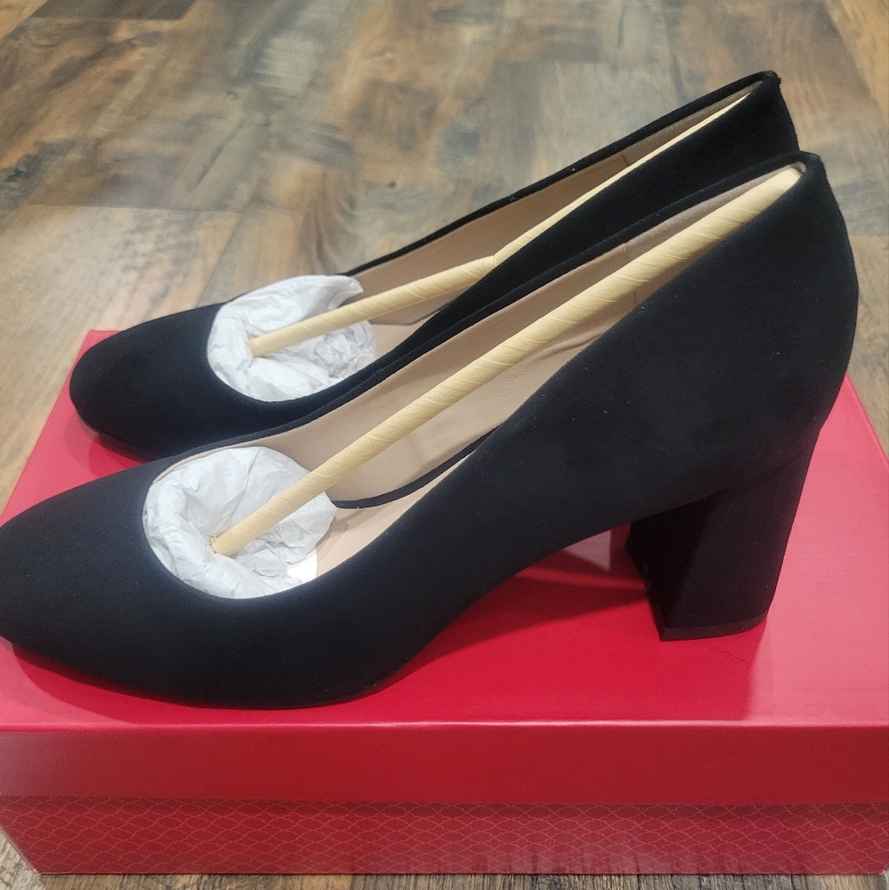Kelly and Katie Womens Suede Heels
